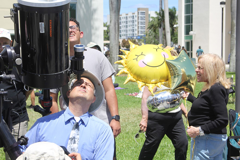 2024 Solar Eclipse Event Draws Large Crowd on FAU’s Boca Raton Campus